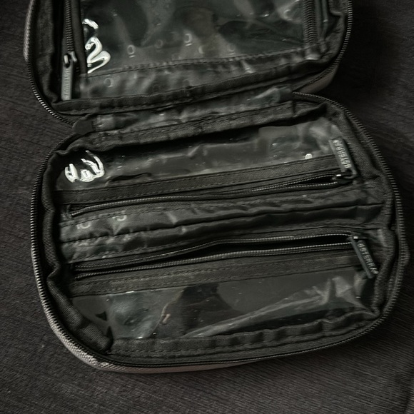 Doterra traveling bag for oils etc. - Picture 8 of 9